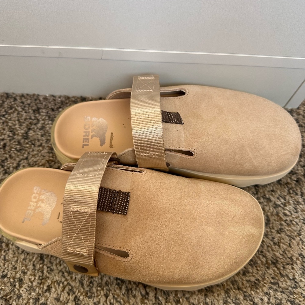 SOREL Women Tan Slip-On Clog type w/  Adjustable Strap Sz 8